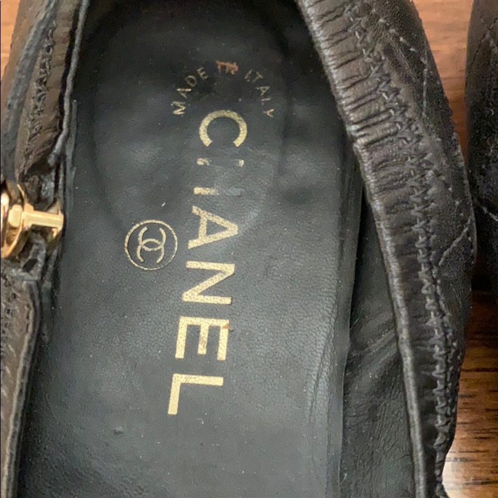 Rare Chanel Scrunched Quilted Black Lambskin Flats - Picture 3 of 7